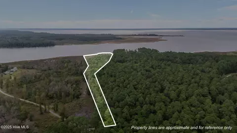 6428 Deep Creek Dr, New Bern, NC 28560