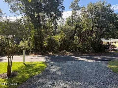 7409 Sound Dr, Emerald Isle, NC 28594
