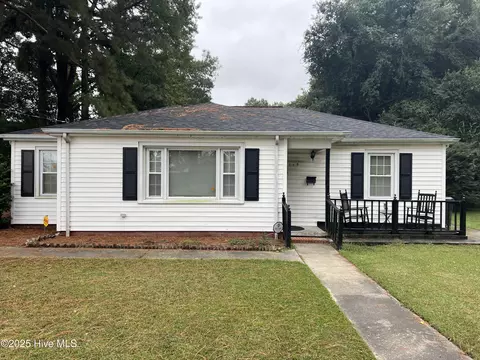 615 Greenmead Dr, Kinston, NC 28501