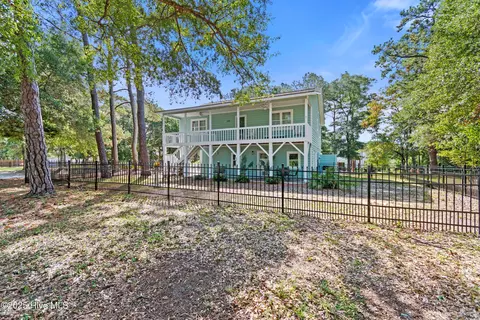 101 W Oak Island Dr, Oak Island, NC 28465