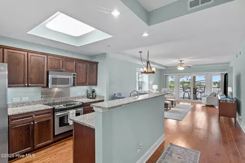 2100 Marsh Grove Ln UNIT 2404, Southport, NC 28461