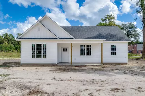104 Doris Ln, Teachey, NC 28464