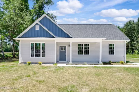 105 Doris Ln, Teachey, NC 28464