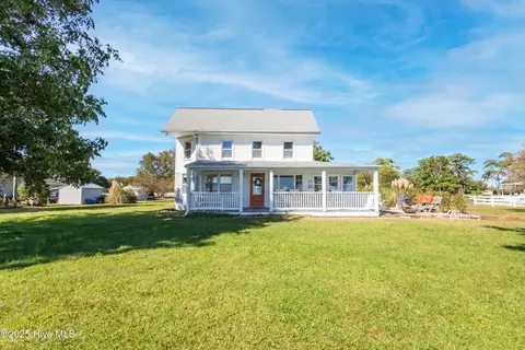 172 Lands End Rd, Knotts Island, NC 27950