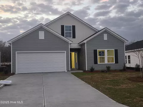 821 Schoolfield Dr, Sneads Ferry, NC 28460