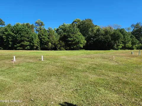 121 Whispering Pine Ln, Holly Ridge, NC 28445