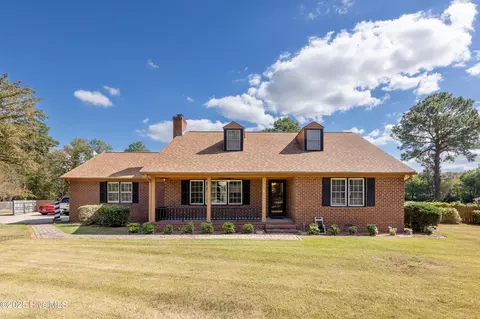 4853 Lakeview Rd, Elm City, NC 27822