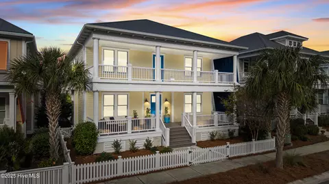 1228 Croaker Ln, Carolina Beach, NC 28428