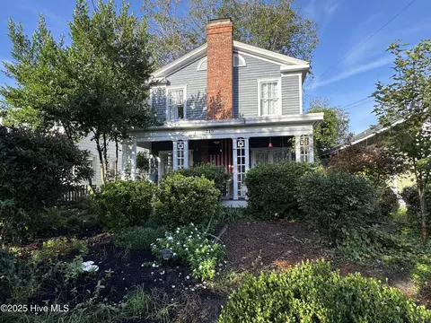 215 N 17th St, Wilmington, NC 28401