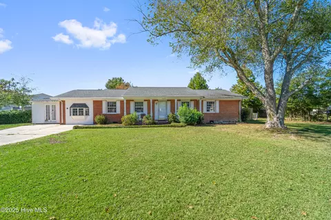 1419 Davis St, Jacksonville, NC 28540