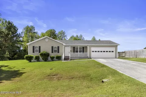 102 Freeport Ct, Hubert, NC 28539
