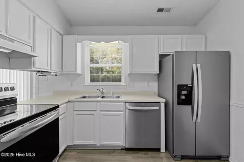 102 Freeport Ct, Hubert, NC 28539 photo 9