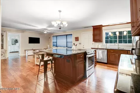 Kitchen - 314 Smith Chapel Rd, Mount Olive, NC 28365 photo 3 of 6
