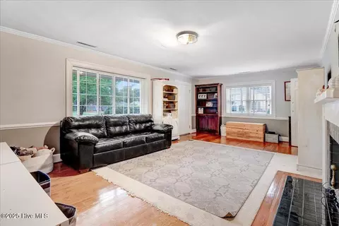 Living - 314 Smith Chapel Rd, Mount Olive, NC 28365 photo 1 of 2