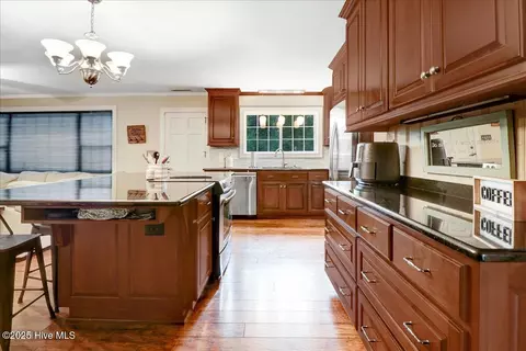 Kitchen - 314 Smith Chapel Rd, Mount Olive, NC 28365 photo 4 of 6