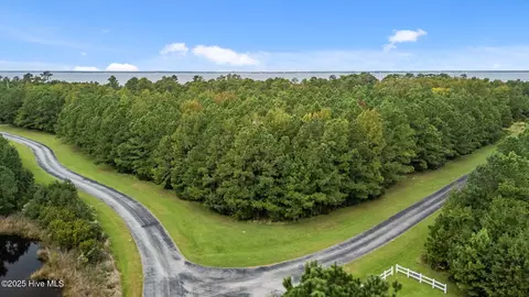 317 Garbacon Dr, Beaufort, NC 28516