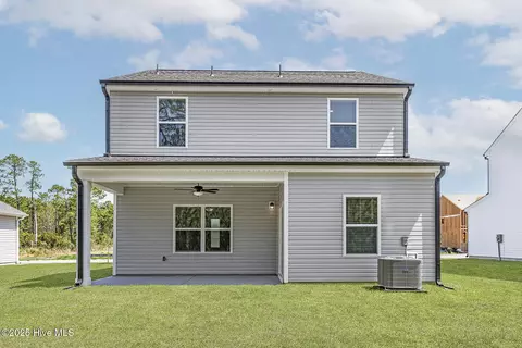 13 Umbrella Palm Dr, Hampstead, NC 28443