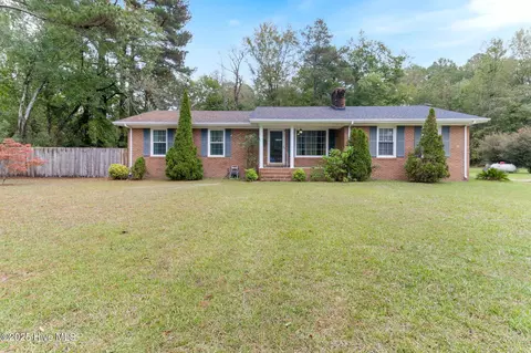 366 E 4th St, Elizabethtown, NC 28337