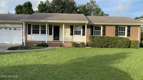 405 Thomas Dr, Jacksonville, NC 28546