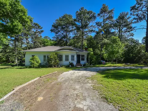 224 Foxfire Rd, Aberdeen, NC 28315