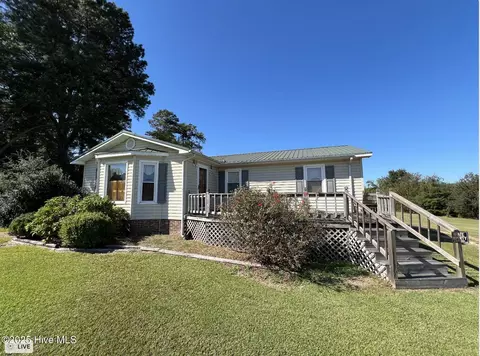 63 Sampson Airport Rd, Clinton, NC 28328