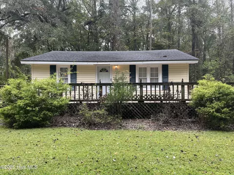 11 Cedar Ln, Blounts Creek, NC 27814