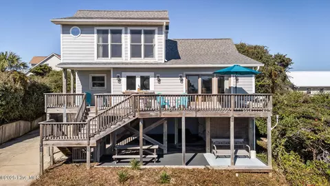 7122 Ocean Dr, Emerald Isle, NC 28594