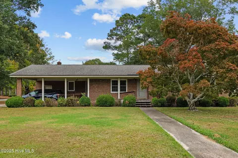 3209 N Waverly St, Farmville, NC 27828