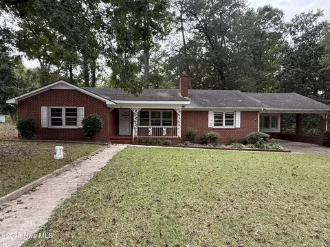 807 Stewart Ave, Clinton, NC 28328