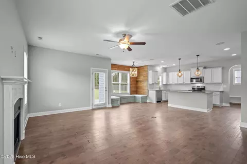 Living - 104 Treasure Way, Hampstead, NC 28443 photo 3 of 5