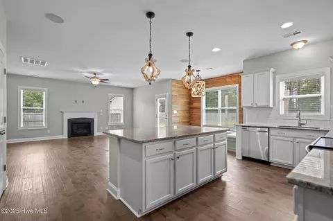Kitchen - 104 Treasure Way, Hampstead, NC 28443 photo 2 of 3