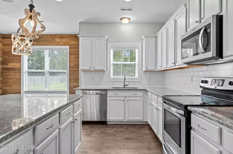 Kitchen - 104 Treasure Way, Hampstead, NC 28443 photo 3 of 3