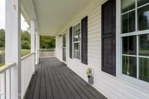 404 Silva Cv, Richlands, NC 28574 photo 2