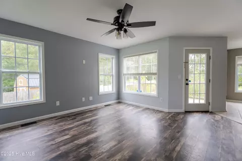 404 Silva Cv, Richlands, NC 28574 photo 3