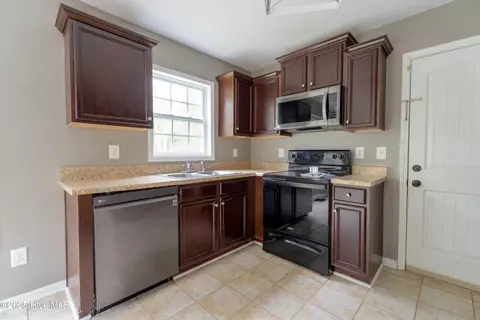 404 Silva Cv, Richlands, NC 28574 photo 6