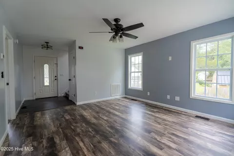 404 Silva Cv, Richlands, NC 28574 photo 4