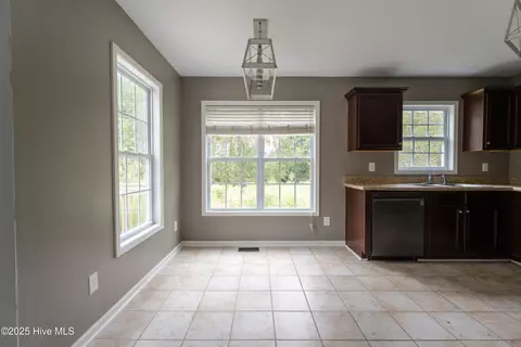 404 Silva Cv, Richlands, NC 28574 photo 9