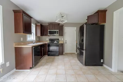 404 Silva Cv, Richlands, NC 28574 photo 5