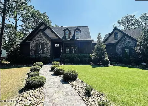 545 Central Dr, Southern Pines, NC 28387