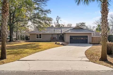 165 Gooseneck Rd W, Rocky Point, NC 28457