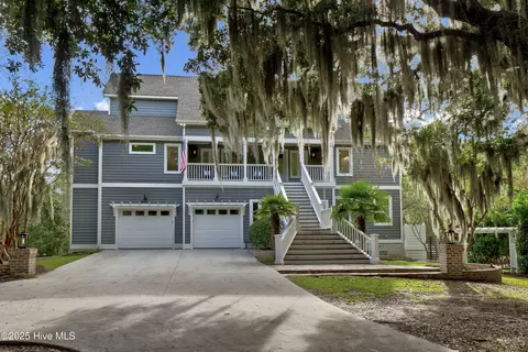 222 Sea Gull Ln, Wilmington, NC 28409