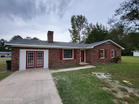 1304 Manchester Rd, Kinston, NC 28504