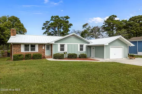 312 Rollingwood Dr, Newport, NC 28570