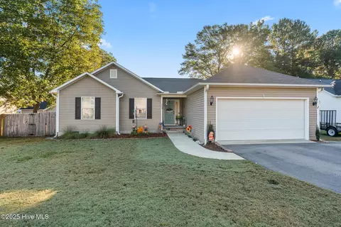 145 Woodgreen Ln, Aberdeen, NC 28315