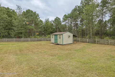 Exterior - 166 Parnell Rd, Hubert, NC 28539 photo 5 of 10