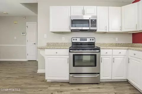Kitchen - 166 Parnell Rd, Hubert, NC 28539 photo 2 of 5