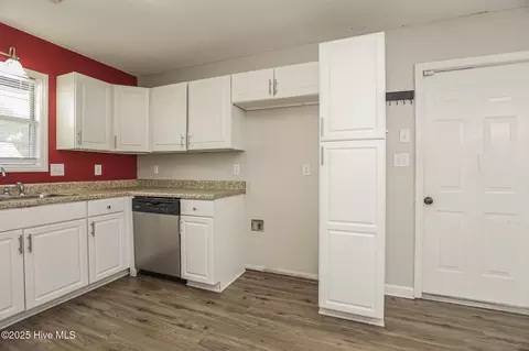 Kitchen - 166 Parnell Rd, Hubert, NC 28539 photo 5 of 5