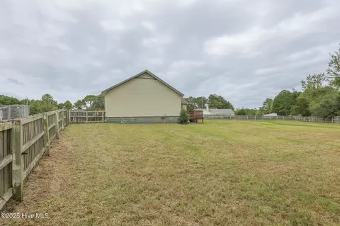 Exterior - 166 Parnell Rd, Hubert, NC 28539 photo 8 of 10