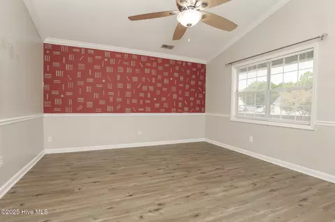 Living - 166 Parnell Rd, Hubert, NC 28539 photo 2 of 3
