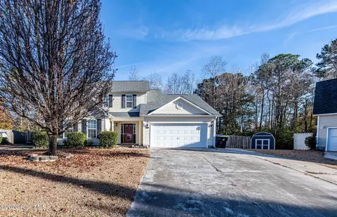 130 Whiteleaf Dr, Jacksonville, NC 28546